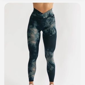 ISO!!! ALPHALETE surface power leggings size large!!
